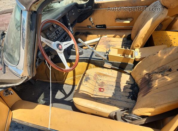 UE1S25137 1974 JAGUAR XKE Коричневый Вид салона спереди