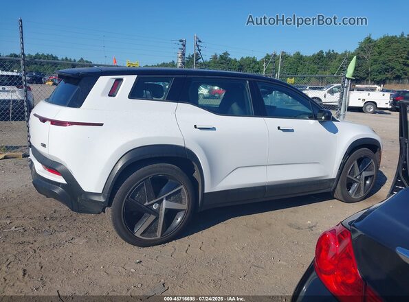 VCF1ZBU20PG005945 2023 FISKER OCEAN White Widok wnętrza 360 stopni