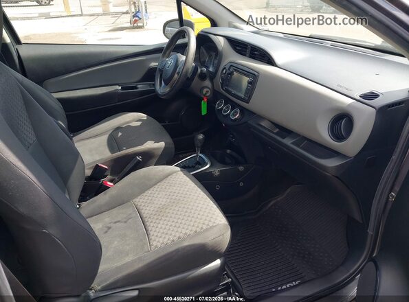 VNKJTUD34HA082514 2017 TOYOTA YARIS Gray წინა სალონის ხედი