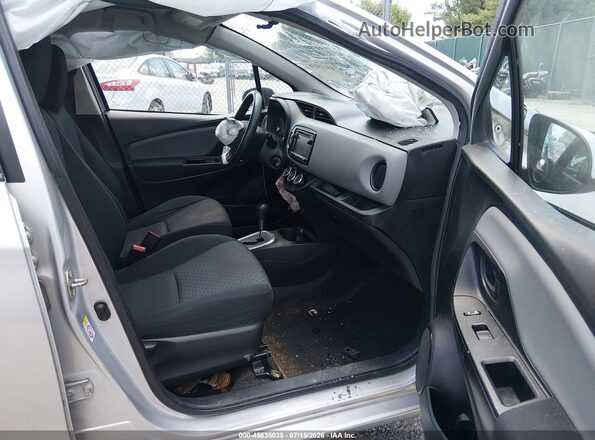 VNKKTUD30GA063039 2016 TOYOTA YARIS Silver წინა სალონის ხედი