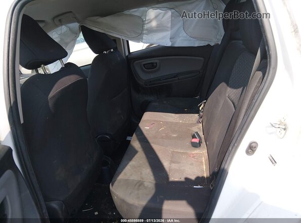 VNKKTUD31HA079753 2017 TOYOTA YARIS White Vista de la etiqueta del VIN