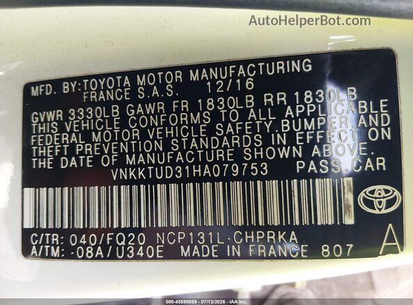 VNKKTUD31HA079753 2017 TOYOTA YARIS White Vista del compartimento del motor