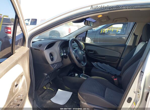 VNKKTUD31JA097577 2018 TOYOTA YARIS Silver წინა სალონის ხედი
