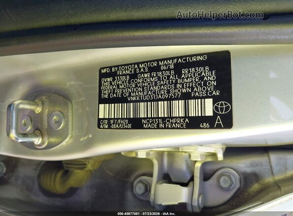 VNKKTUD31JA097577 2018 TOYOTA YARIS Silver ძრავის განყოფილების ხედი