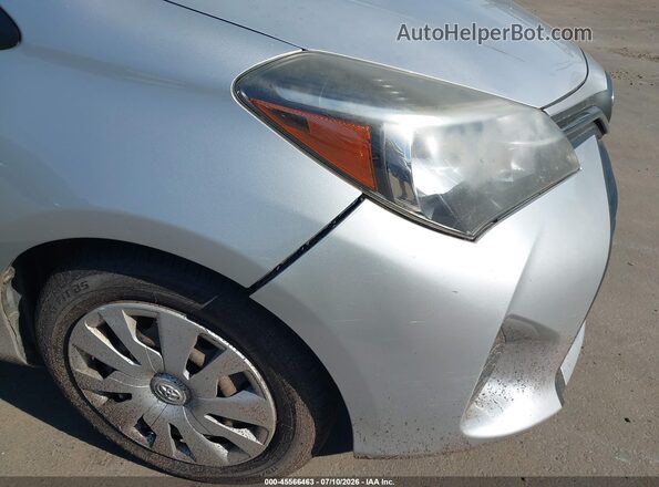 VNKKTUD32HA073007 2017 TOYOTA YARIS Серебряный Вид спереди