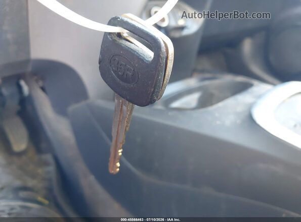 VNKKTUD32HA073007 2017 TOYOTA YARIS Серебряный Вид панели приборов