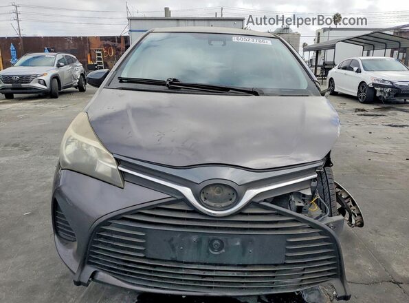 VNKKTUD32HA077803 2017 TOYOTA YARIS Gray Вид спереду