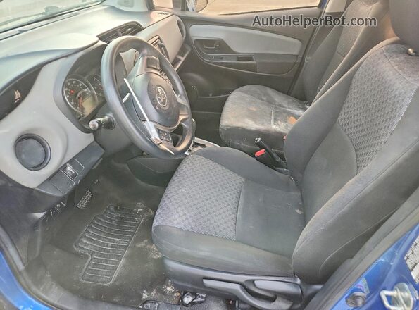 VNKKTUD32HA083374 2017 TOYOTA YARIS Blue Вид салону спереду