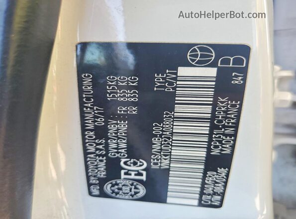 VNKKTUD32JA088032 2018 TOYOTA YARIS White ძრავის განყოფილების ხედი