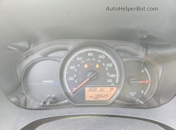 VNKKTUD33GA065822 2016 TOYOTA YARIS Silver Vista del cuadro de instrumentos