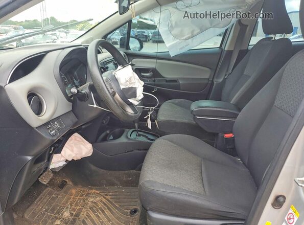 VNKKTUD37GA062616 2016 TOYOTA YARIS Silver Սալոնի դիմացի տեսք