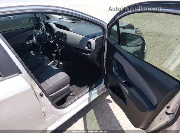 VNKKTUD38GA059806 2016 TOYOTA YARIS White Вид салону спереду