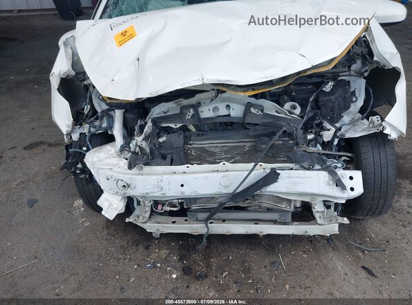 VNKKTUD38GA065587 2016 TOYOTA YARIS White Front view