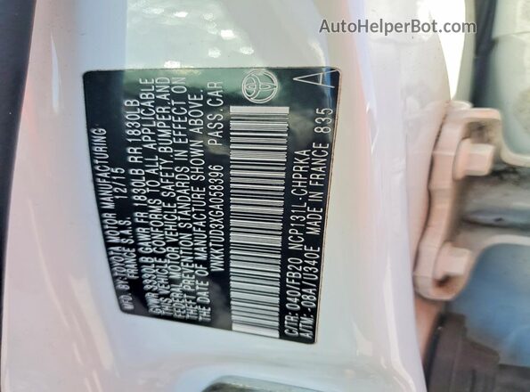 VNKKTUD3XGA058396 2016 TOYOTA YARIS White Vista del compartimento del motor