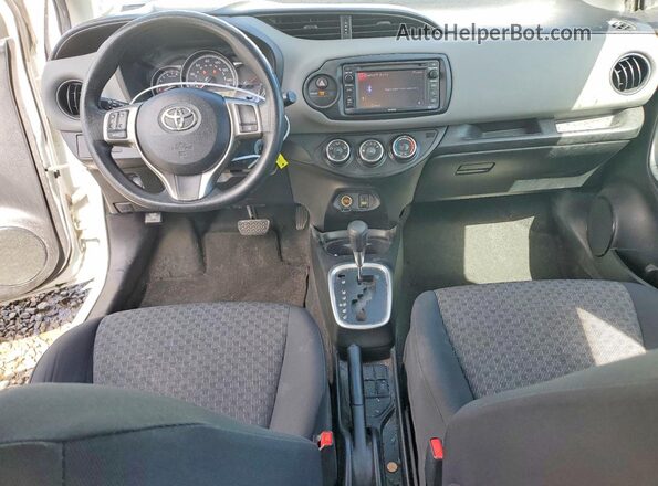 VNKKTUD3XHA079833 2017 TOYOTA YARIS White Առջևի վահանակի տեսք
