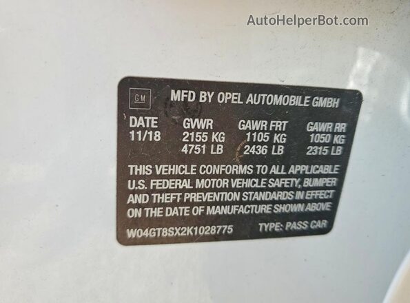 W04GT8SX2K1028775 2019 BUICK REGAL White Widok naklejki z numerem VIN