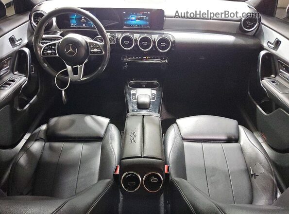 W1K3G4EB3LJ201356 2020 MERCEDES-BENZ A Black Dashboard view