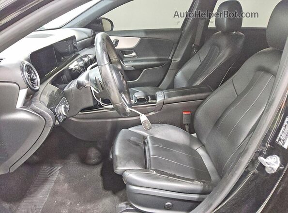 W1K3G4EB3LJ201356 2020 MERCEDES-BENZ A Black Front interior view