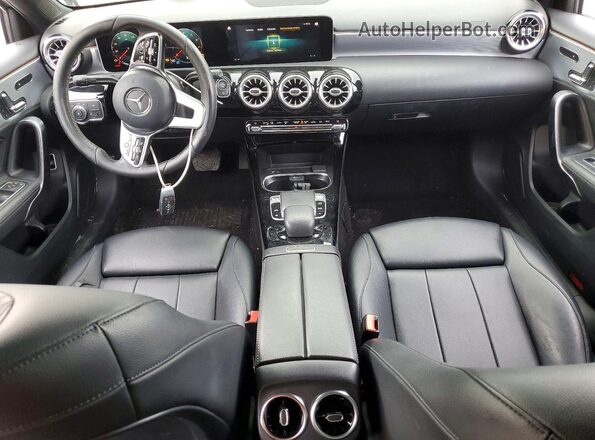 W1K3G4EB5LJ199979 2020 MERCEDES-BENZ A Gray Widok deski rozdzielczej