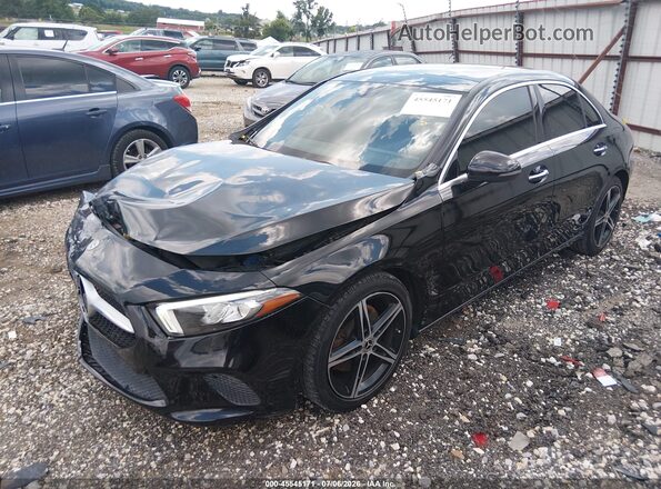 W1K3G4EB5LJ205652 2020 MERCEDES-BENZ A 220 Black Առջևի ձախ երեք քառորդ տեսարան