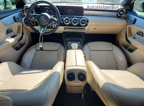W1K3G4EB7LJ235302 2020 MERCEDES-BENZ A Белый Вид панели приборов