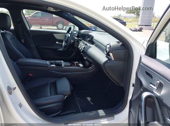 W1K3G4EB9MJ320790 2021 MERCEDES-BENZ A 220 White Vista interior delantera