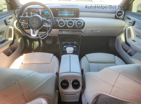 W1K3G4EBXLJ212404 2020 MERCEDES-BENZ A Белый Вид панели приборов