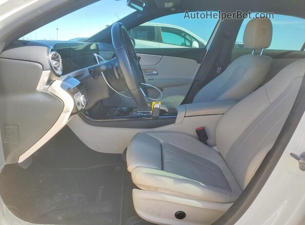 W1K3G4EBXLJ212404 2020 MERCEDES-BENZ A Белый Вид салона спереди