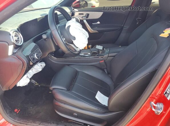 W1K3G4EBXLW043763 2020 MERCEDES-BENZ A Red Vista interior delantera