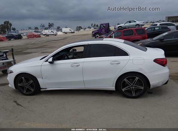 W1K3G4EBXNJ324770 2022 MERCEDES-BENZ A 220 White Vista interior de 360 grados