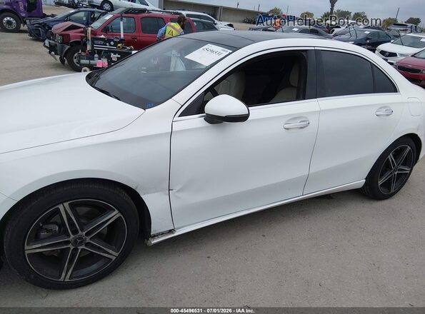 W1K3G4EBXNJ324770 2022 MERCEDES-BENZ A 220 White Vista frontal