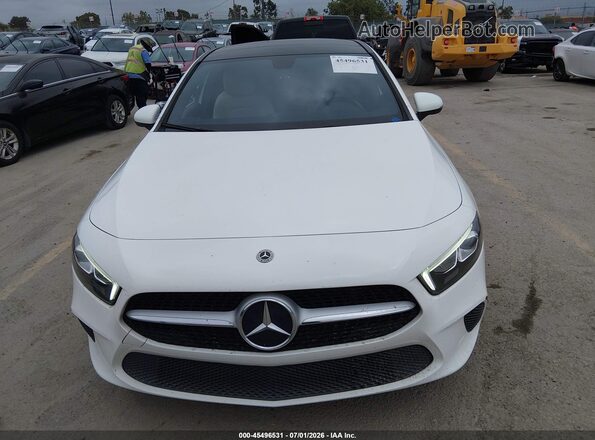 W1K3G4EBXNJ324770 2022 MERCEDES-BENZ A 220 White Vista del cuadro de instrumentos