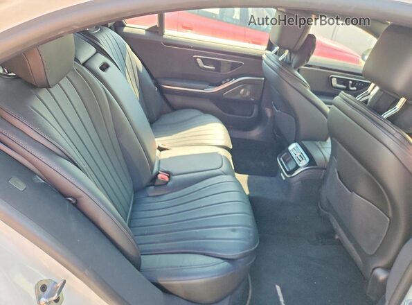W1K6G6DB2PA190138 2023 MERCEDES-BENZ S White Vista de los asientos traseros