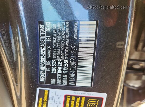 W1KAF4GB8PR148295 2023 MERCEDES-BENZ C Charcoal Vista del compartimento del motor