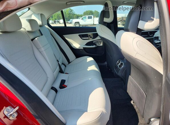 W1KAF4GB8RR187066 2024 MERCEDES-BENZ C Red Vista de los asientos traseros