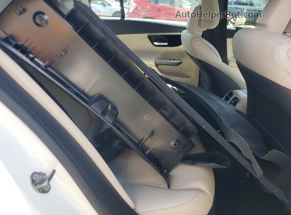 W1KAF4HB4PR148194 2023 MERCEDES-BENZ C White Vista de los asientos traseros