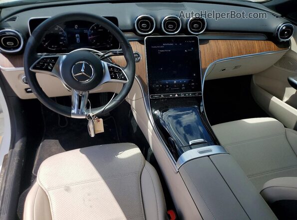 W1KAF4HB4PR148194 2023 MERCEDES-BENZ C White Vista del salpicadero