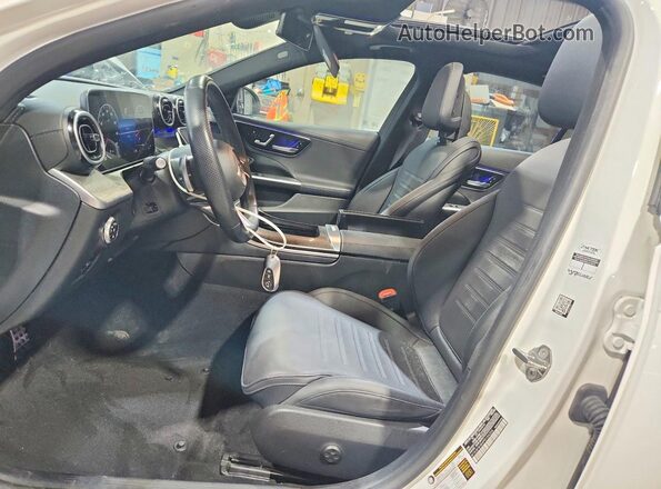 W1KAF4HB4PR154206 2023 MERCEDES-BENZ C Белый Вид салона спереди