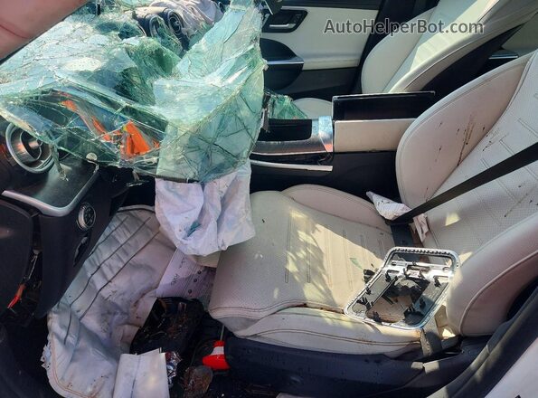 W1KAF4HB6PR071280 2023 MERCEDES-BENZ C Белый Вид салона спереди