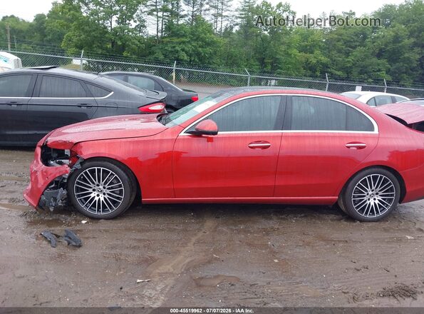 W1KAF4HBXNR062756 2022 MERCEDES-BENZ C-CLASS Red Widok wnętrza z tyłu