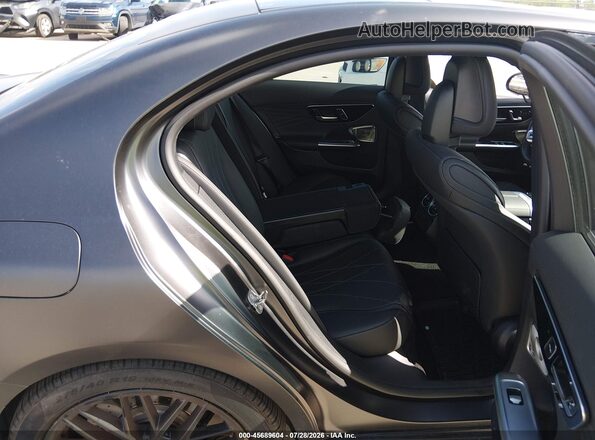 W1KAF8AB3RR235752 2024 MERCEDES-BENZ AMG C 63 Black VIN კოდის სტიკერის ხედი