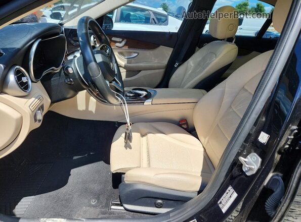 W1KWF8EB9LR597561 2020 MERCEDES-BENZ C Black Widok wnętrza z przodu