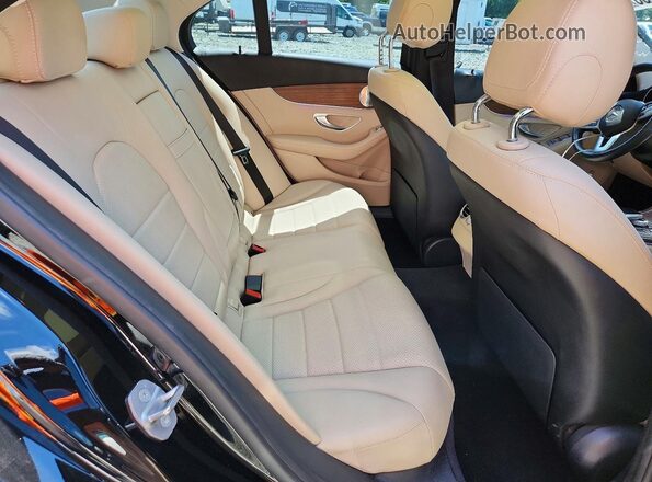 W1KWF8EB9LR597561 2020 MERCEDES-BENZ C Black Widok tylnych siedzeń