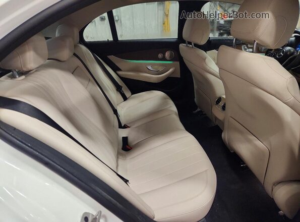 W1KZF8EB3PB100483 2023 MERCEDES-BENZ E White Widok tylnych siedzeń