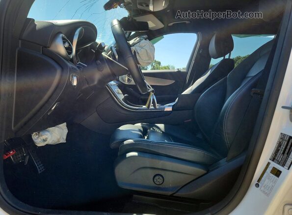 W1N0G8DB1LF774449 2020 MERCEDES-BENZ GLC-CLASS White Front interior view