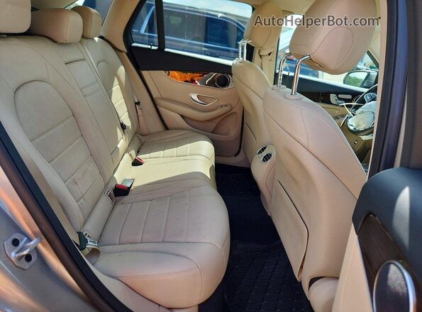 W1N0G8DB1MF974202 2021 MERCEDES-BENZ GLC-CLASS Silver Widok tylnych siedzeń