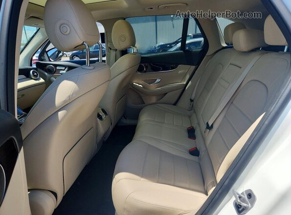 W1N0G8DB5NV388643 2022 MERCEDES-BENZ GLC-CLASS White Widok wnętrza z tyłu