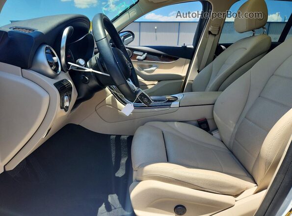 W1N0G8DB5NV388643 2022 MERCEDES-BENZ GLC-CLASS White Widok wnętrza z przodu