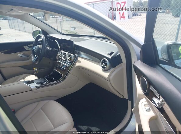 W1N0G8DB8LF811612 2020 MERCEDES-BENZ GLC 300 Silver Widok wnętrza z przodu
