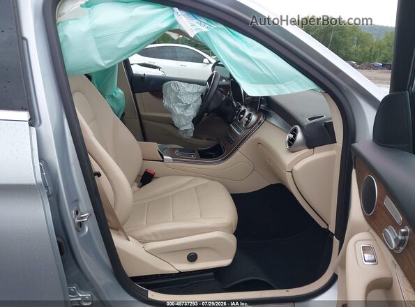 W1N0G8EB1NG099861 2022 MERCEDES-BENZ GLC 300 Silver Widok wnętrza z przodu